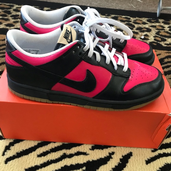 Nike Shoes - Nike Women Dunks sz 10